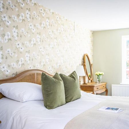 The White Horse Hotel ฟาเวอร์แชม ภายนอก รูปภาพ