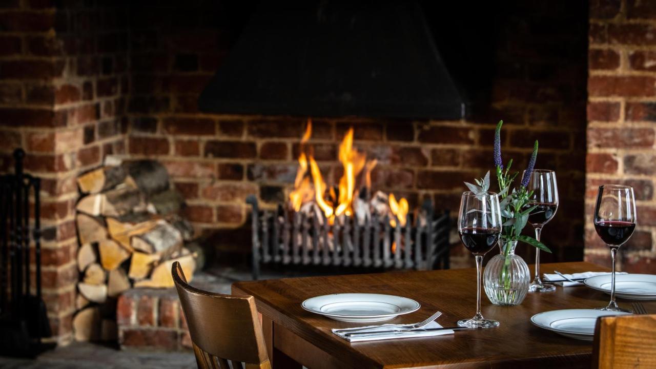 The White Horse Hotel ฟาเวอร์แชม ภายนอก รูปภาพ