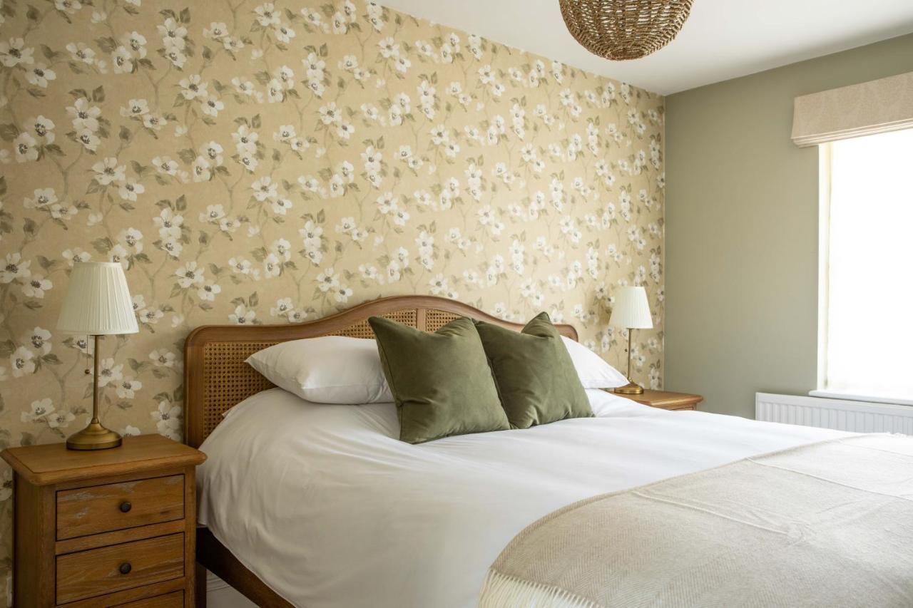 The White Horse Hotel ฟาเวอร์แชม ภายนอก รูปภาพ